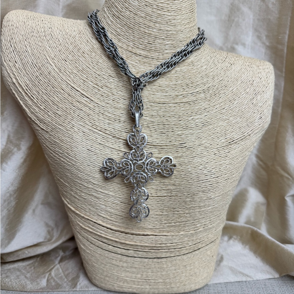 Vintage Silver tone Trifari filigree cross Pendant Necklace